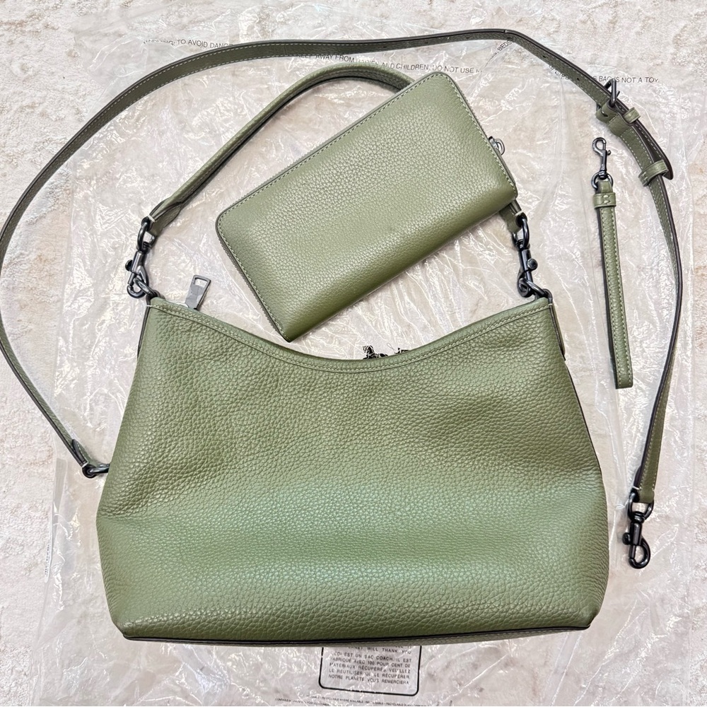 Coach Olive Green Pebbled Leather Shoulder Hobo with Matching Wallet - Picture 7 of 12